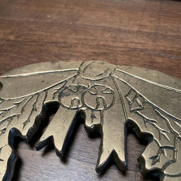 Vintage Christmas Wreath Trivet in Gold Brass-by Knobler-Taiwan - Picture 3 of 9